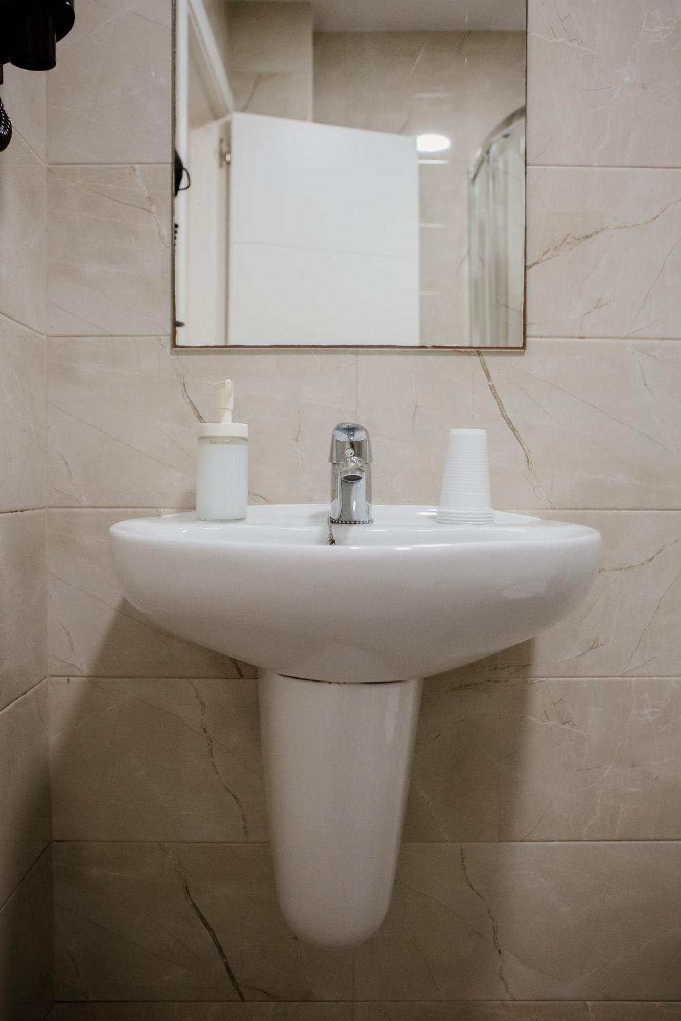 Apartamentos Turisticos Mastil 16 Малага Экстерьер фото