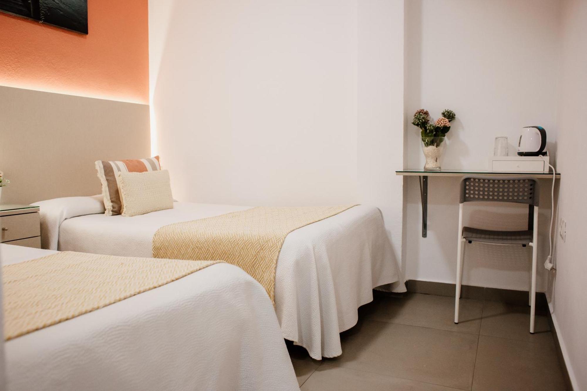 Apartamentos Turisticos Mastil 16 Малага Экстерьер фото