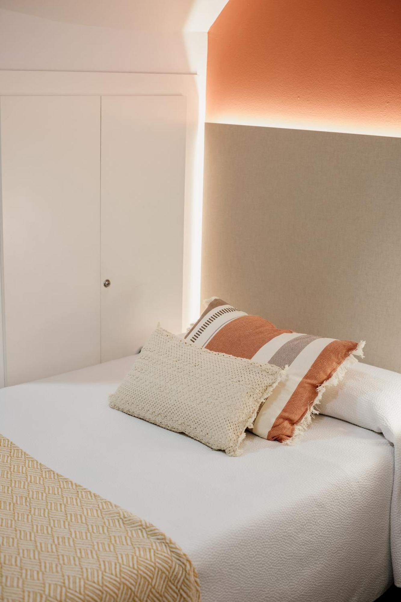Apartamentos Turisticos Mastil 16 Малага Экстерьер фото
