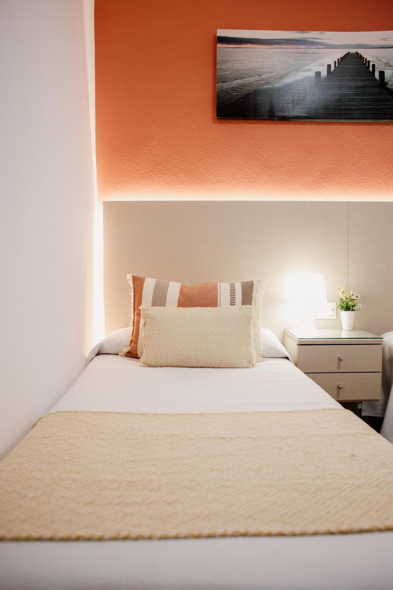 Apartamentos Turisticos Mastil 16 Малага Экстерьер фото
