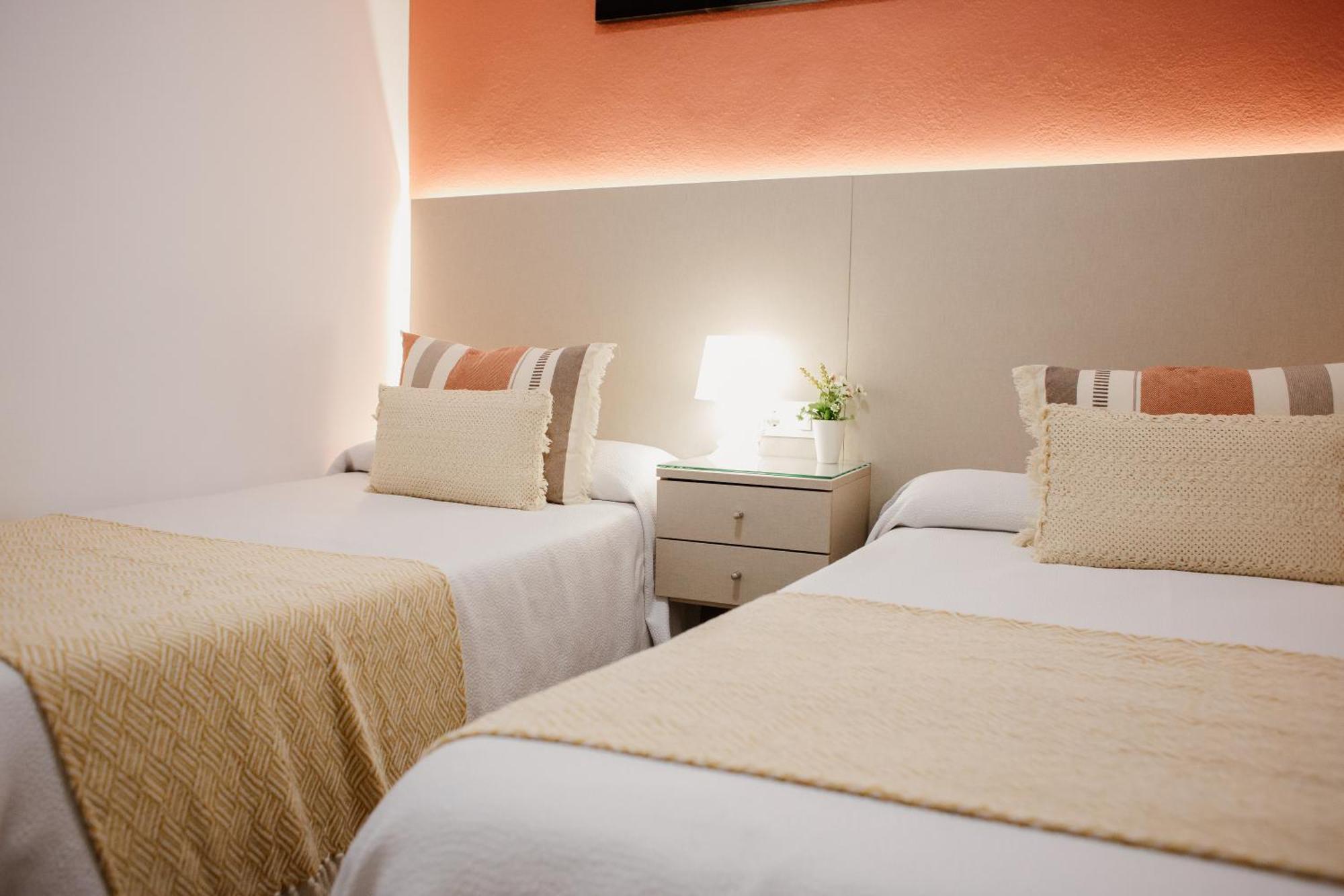 Apartamentos Turisticos Mastil 16 Малага Экстерьер фото