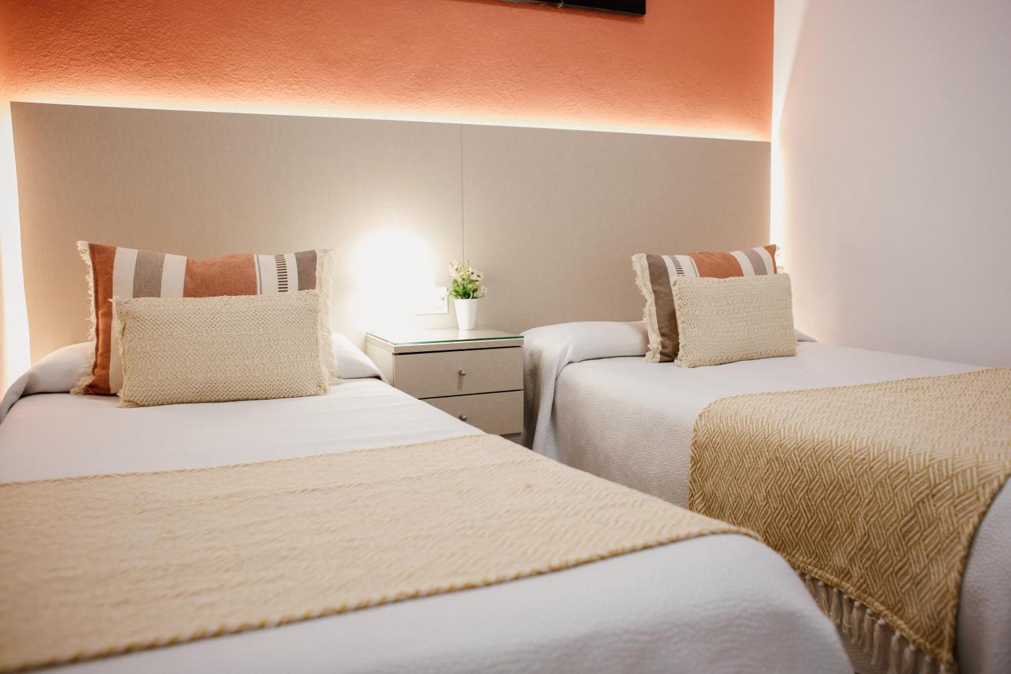 Apartamentos Turisticos Mastil 16 Малага Экстерьер фото
