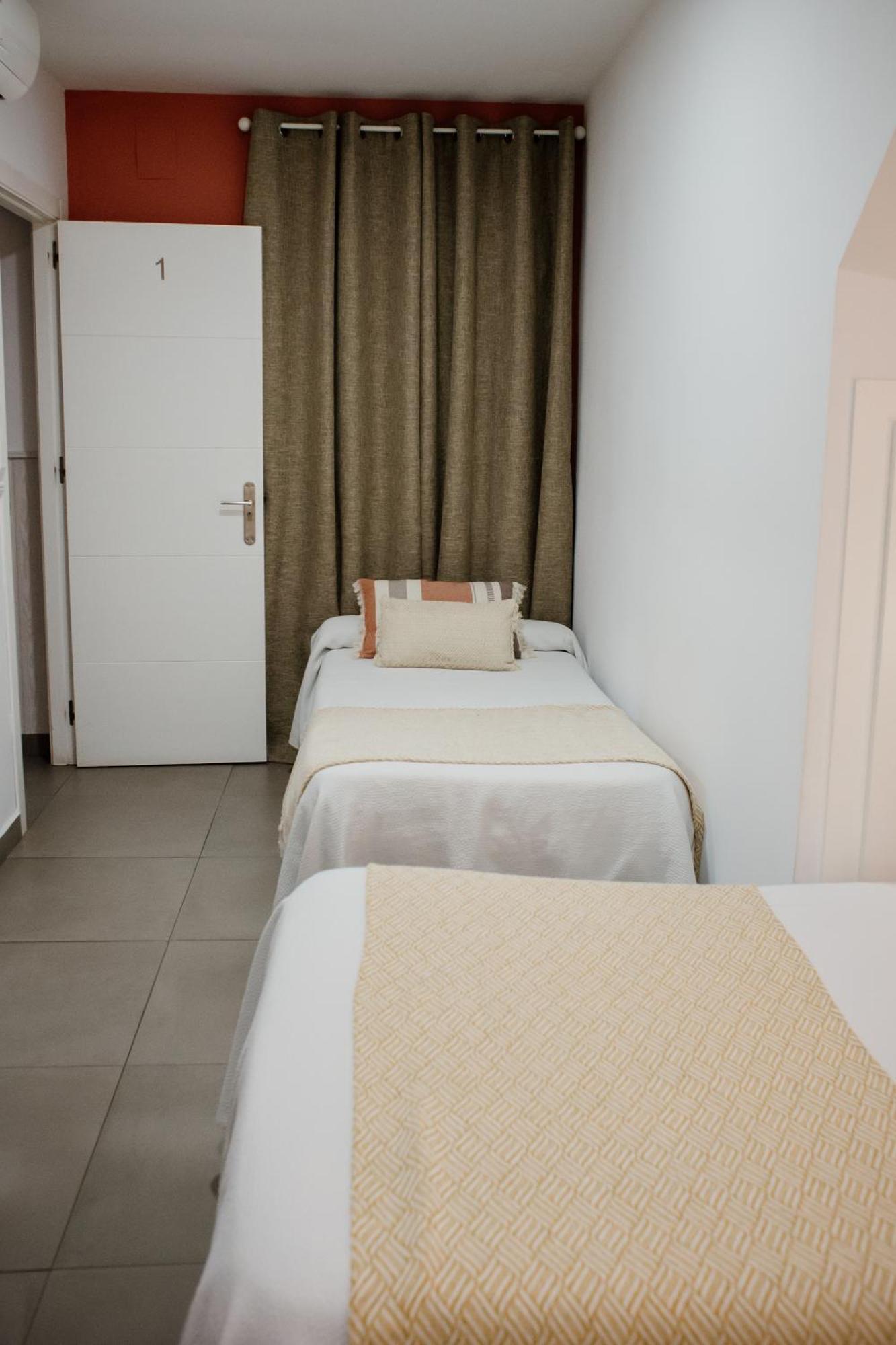 Apartamentos Turisticos Mastil 16 Малага Экстерьер фото
