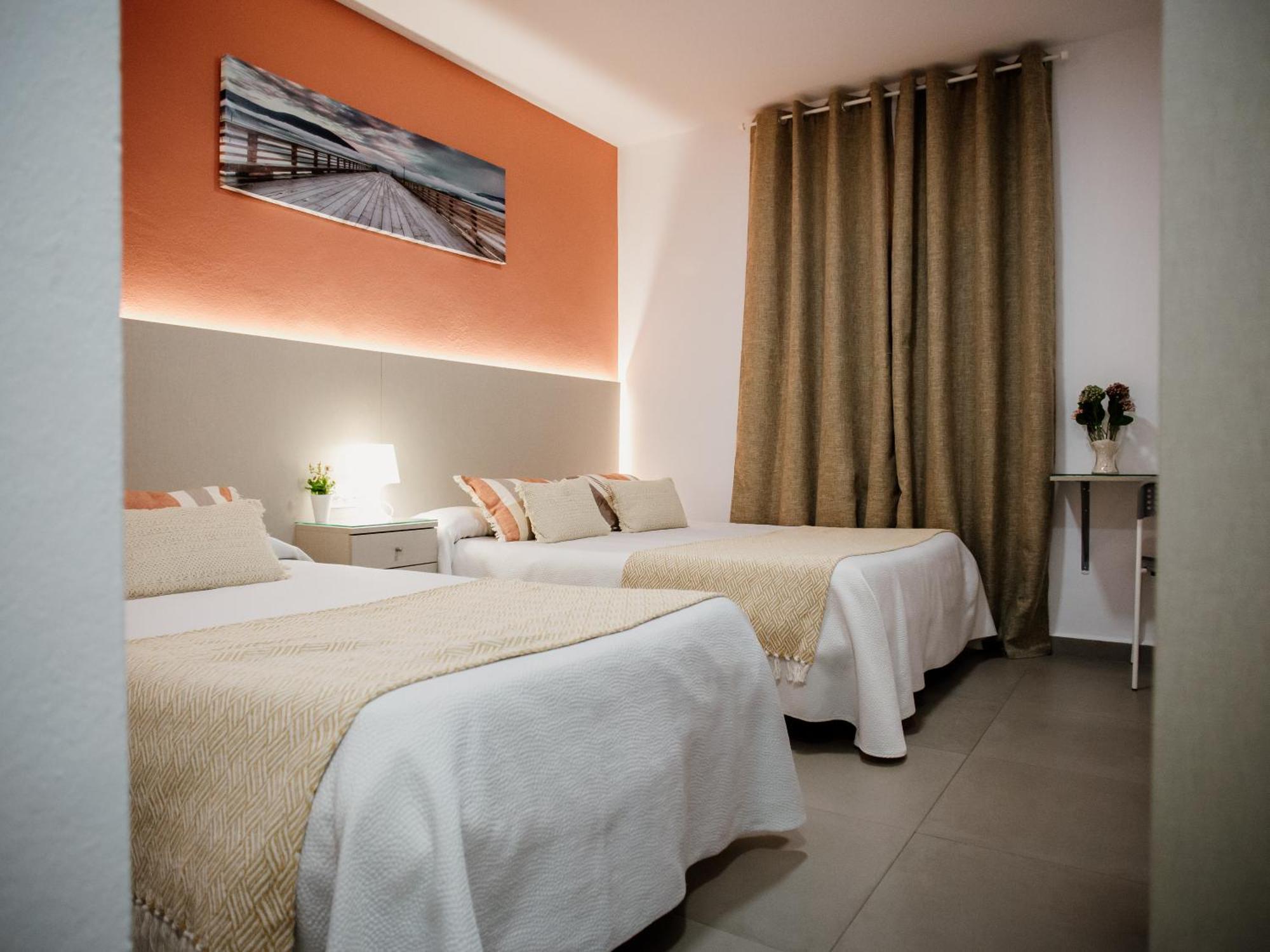 Apartamentos Turisticos Mastil 16 Малага Экстерьер фото
