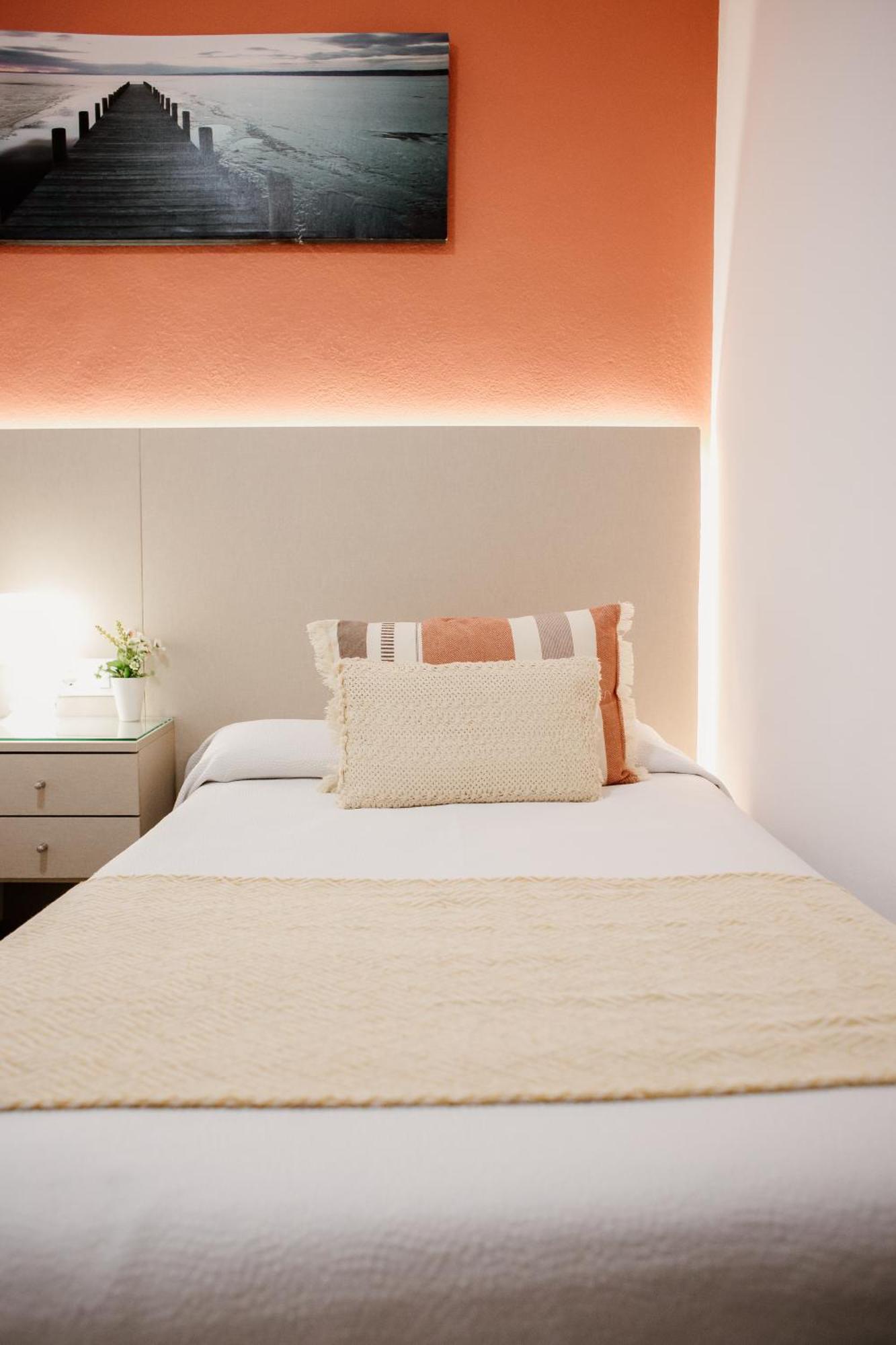 Apartamentos Turisticos Mastil 16 Малага Экстерьер фото