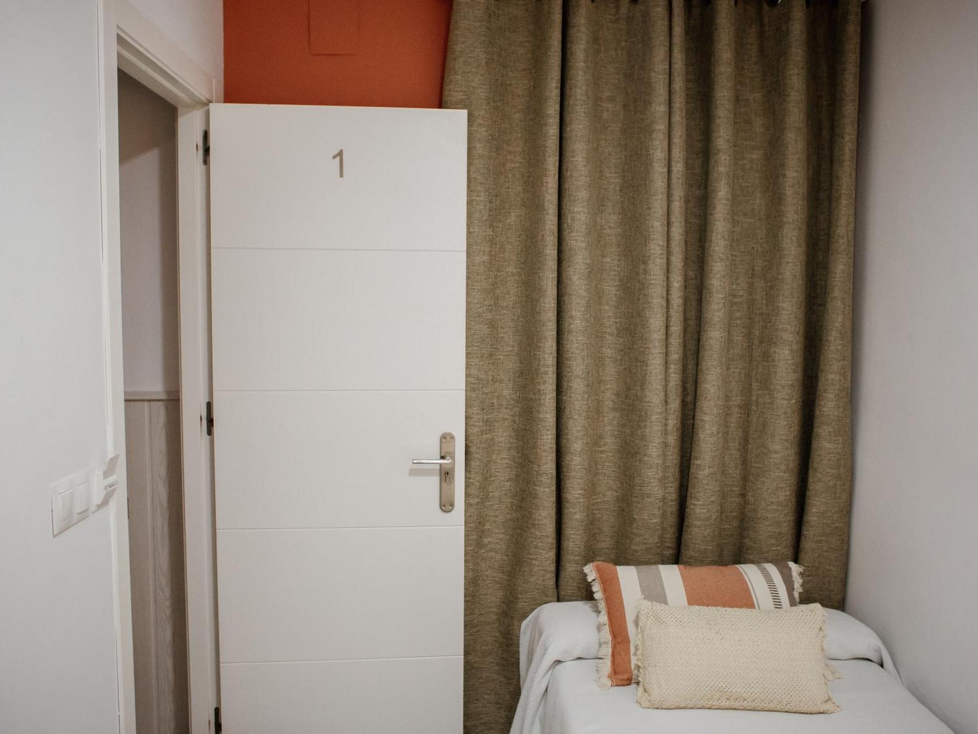 Apartamentos Turisticos Mastil 16 Малага Экстерьер фото