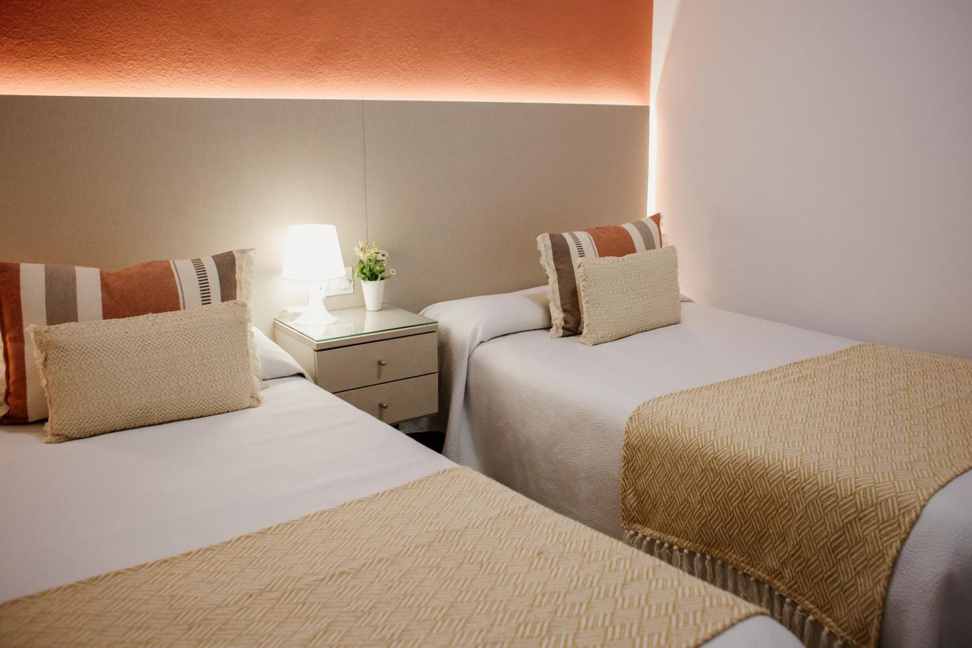 Apartamentos Turisticos Mastil 16 Малага Экстерьер фото