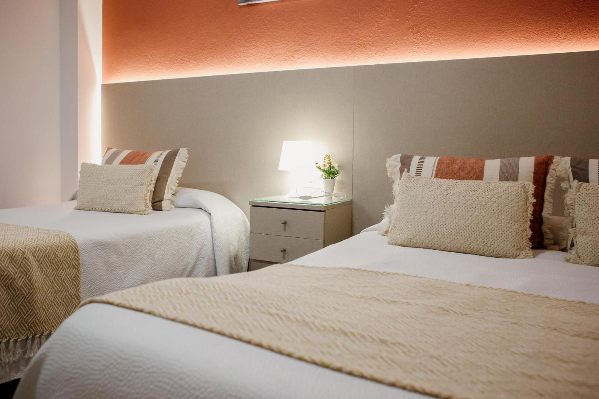Apartamentos Turisticos Mastil 16 Малага Экстерьер фото