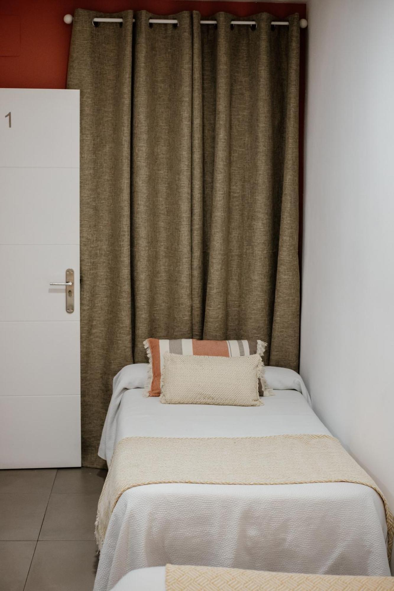Apartamentos Turisticos Mastil 16 Малага Экстерьер фото