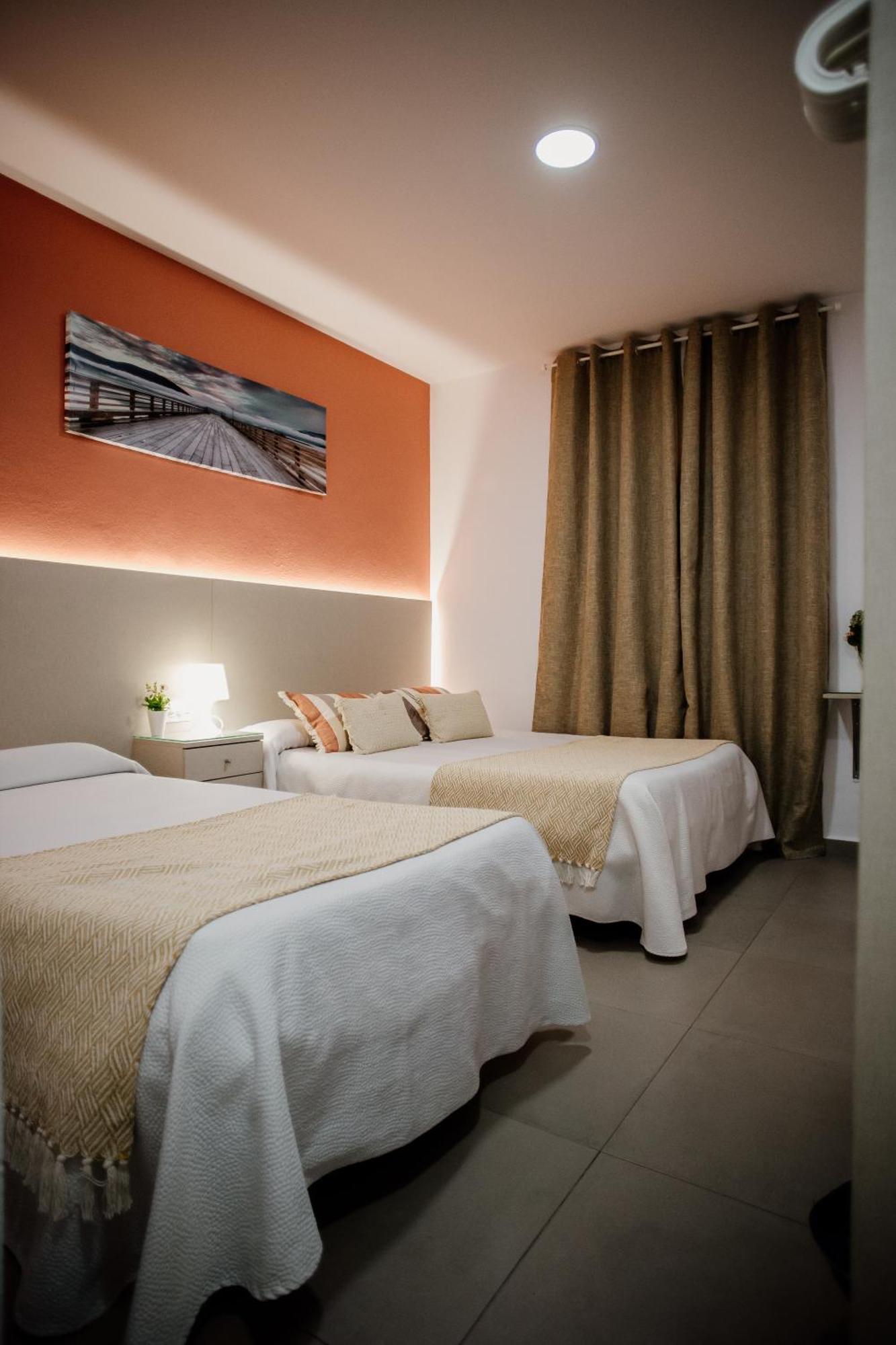 Apartamentos Turisticos Mastil 16 Малага Экстерьер фото